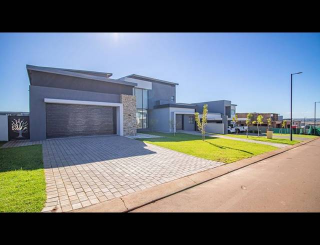 5 BEDROOM HOUSE FOR SALE IN MIDSTREAM HEIGHTS
